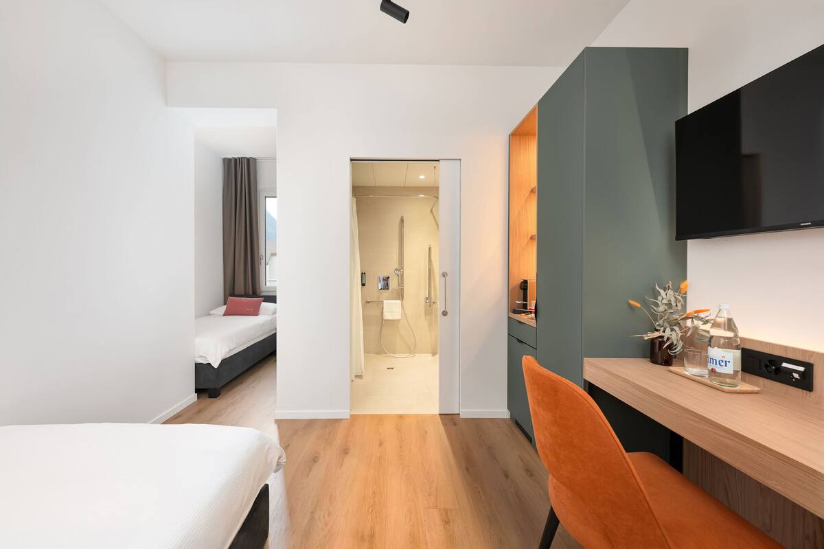 Standard Double or Twin Room | Minibar, in-room safe, desk, WiFi (free)