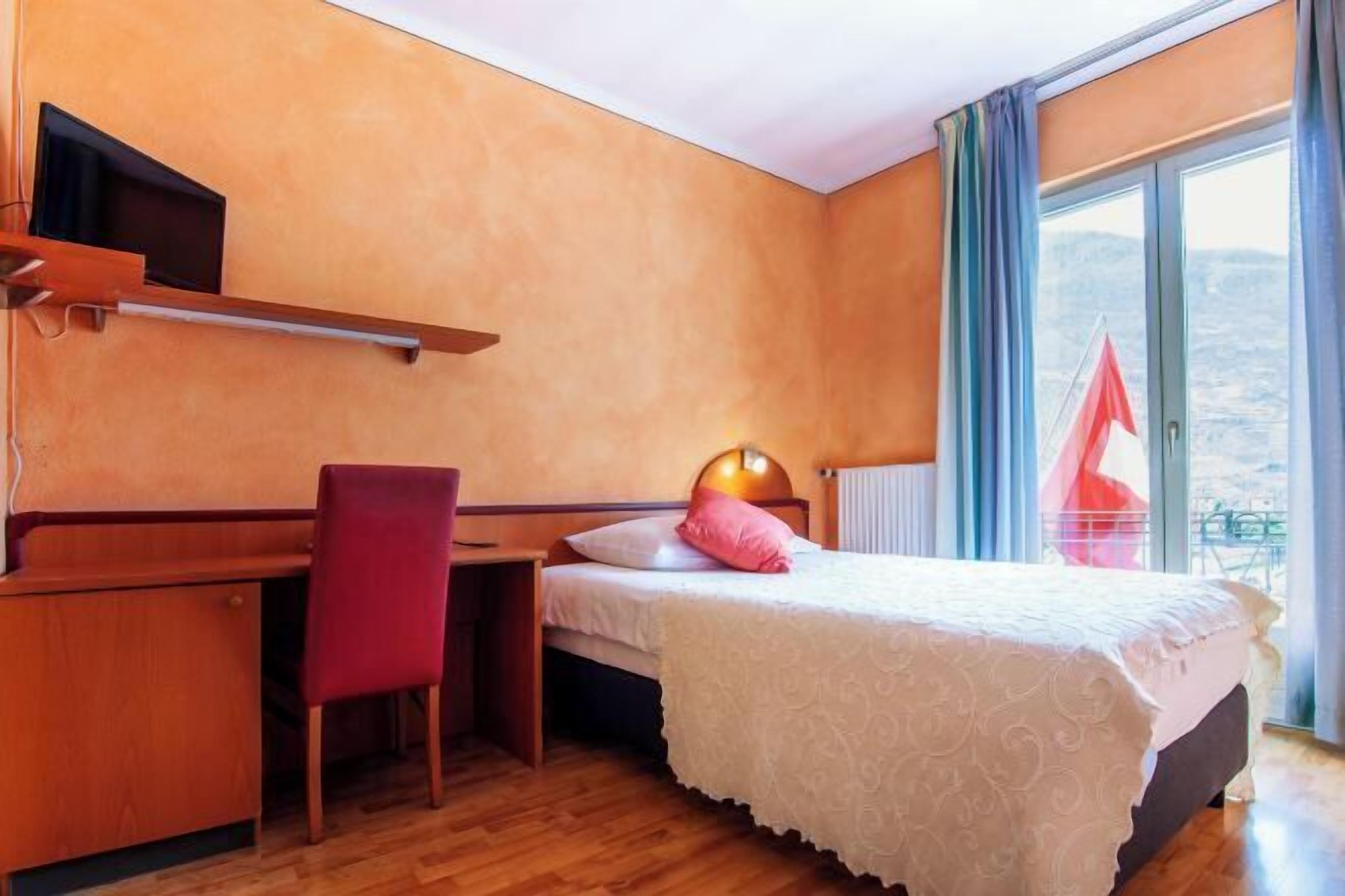 Minibar, coffres-forts dans les chambres, bureau, Wi-Fi gratuit