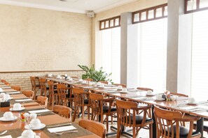 S'hi serveixen esmorzars 