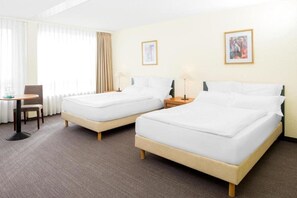 Caixa forta a l'habitació, escriptori i llits addicionals 