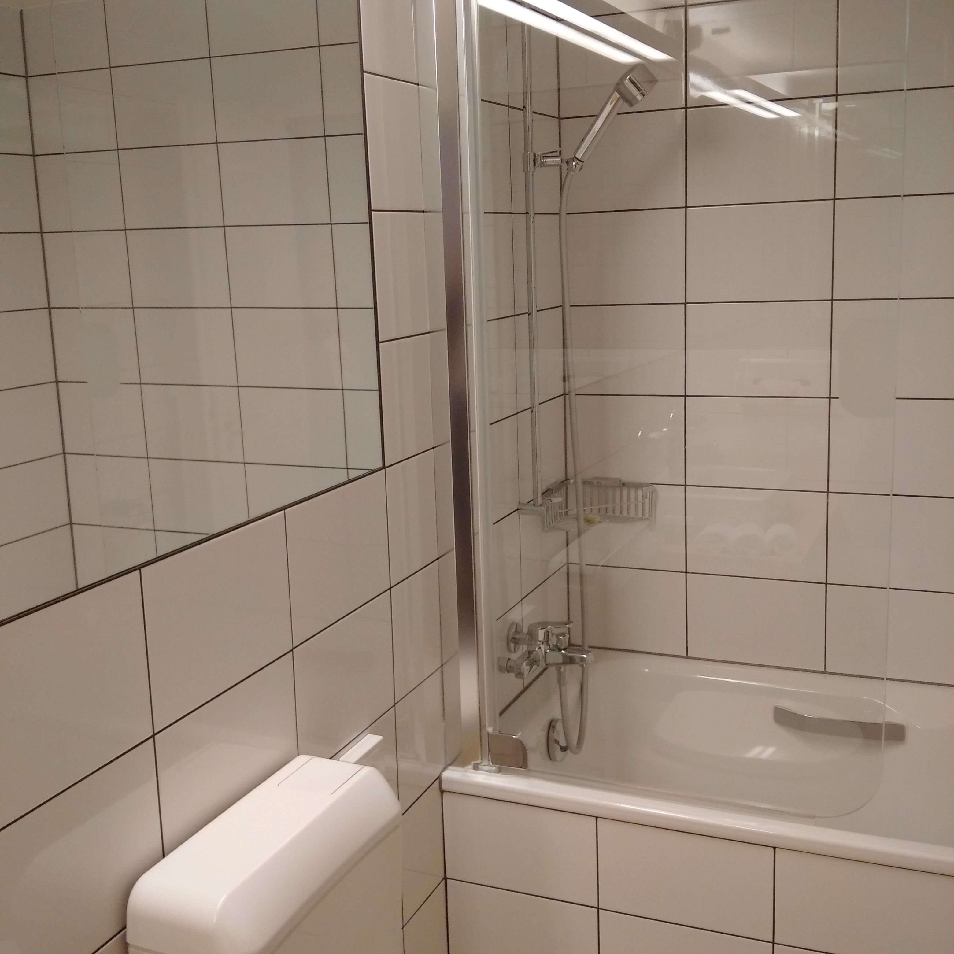 free toiletries, towels