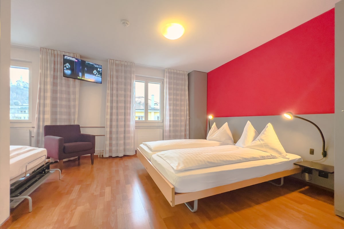 Zimmersafe, individuell dekoriert, individuell eingerichtet