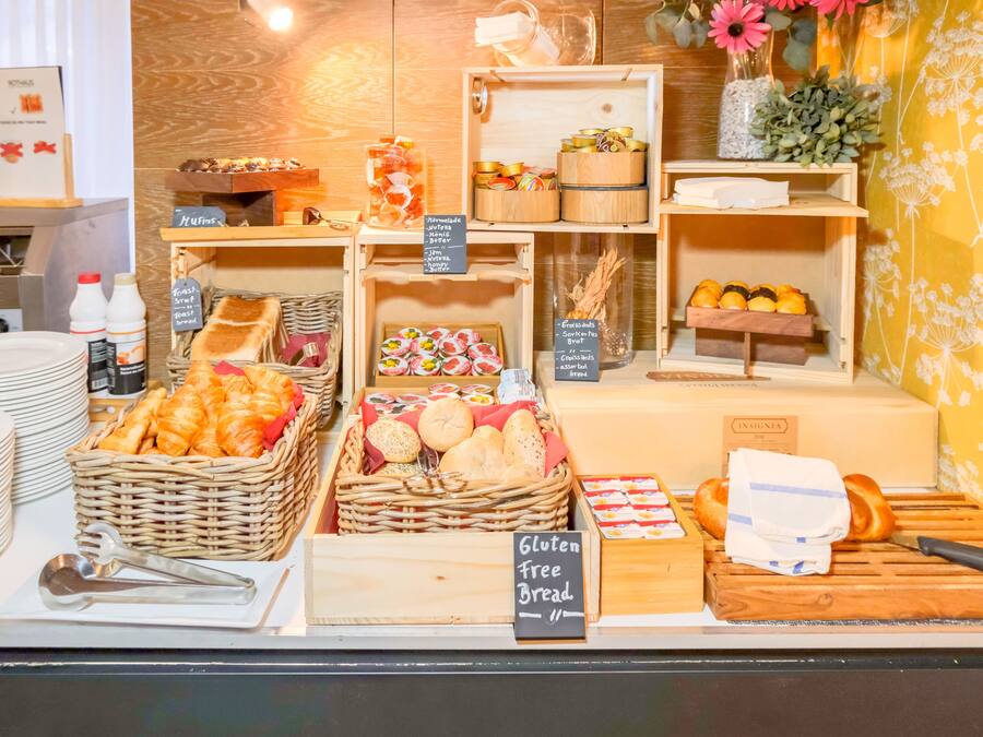 Café da manhã com buffet todos os dias mediante uma taxa