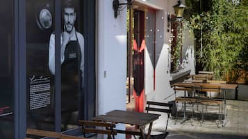 Lunch and dinner served