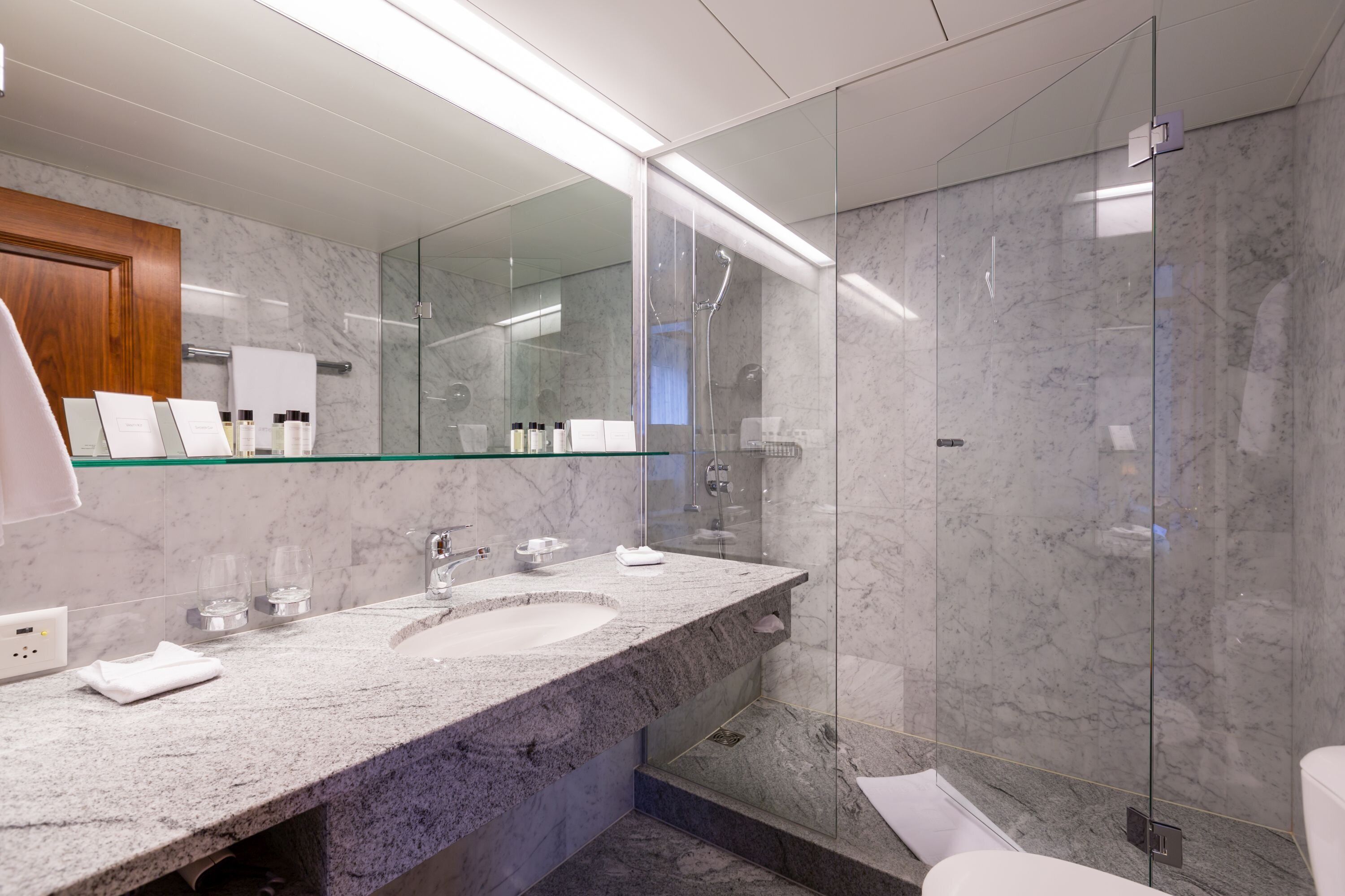 comfort double room | bathroom | free toiletries, hair dryer, bathrobes, slippers