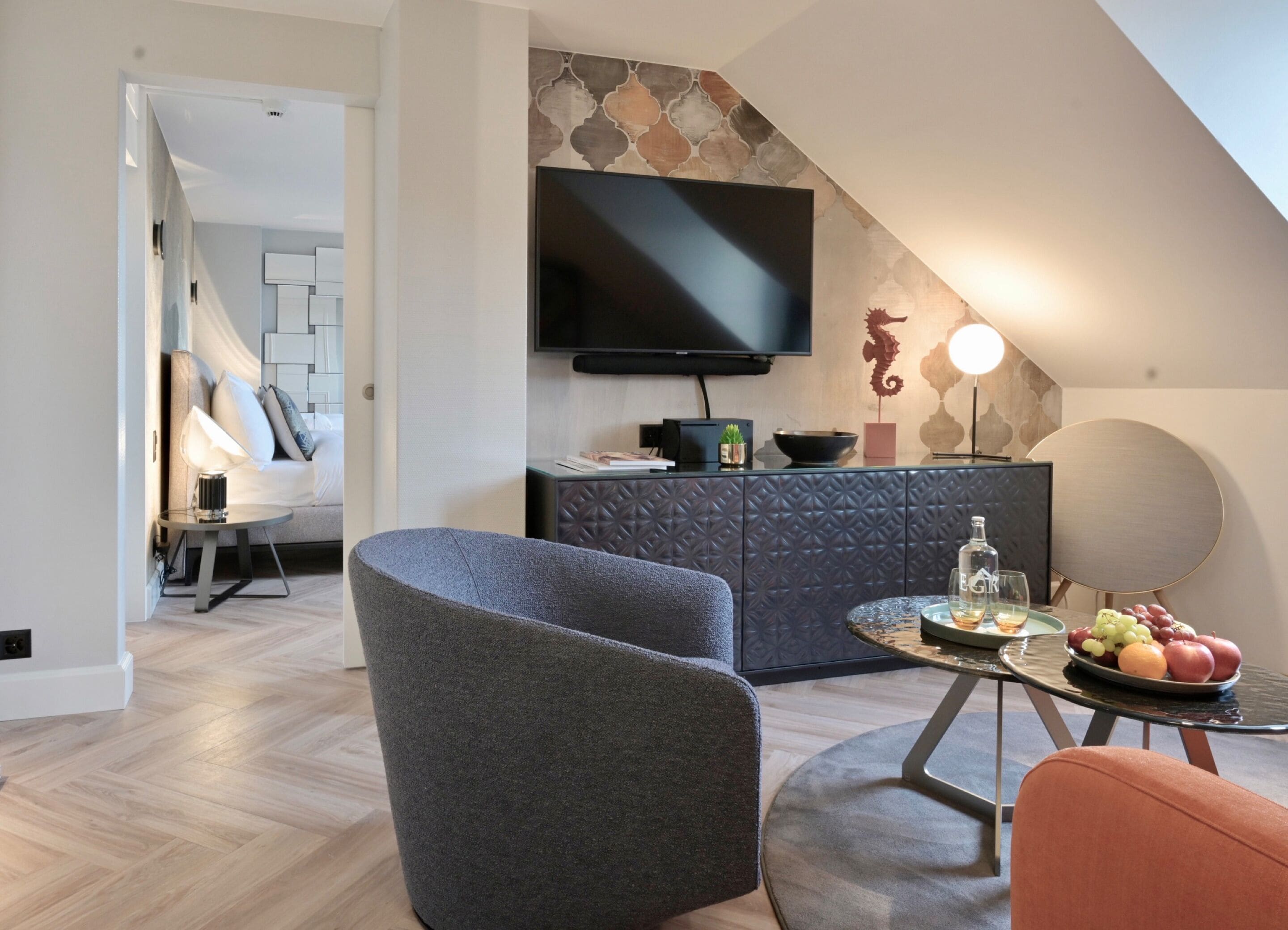 Owners Suite | Wohnbereich | 85-cm-Smart-TV mit Satellitenempfang, Fernseher, Netflix