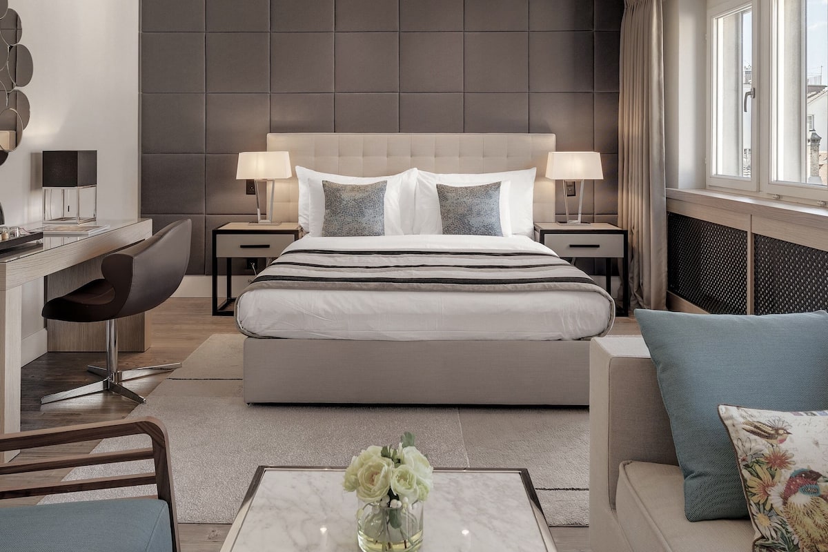 family room, 1 king bed with sofa bed | 1 bedroom, premium bedding, down duvets, pillow-top beds