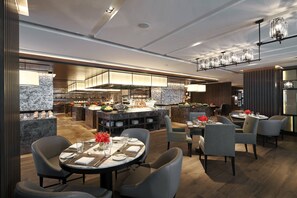 6 restaurants; breakfast, lunch, and dinner served - JW Marriott Hotel Bangkok (Bangkok)