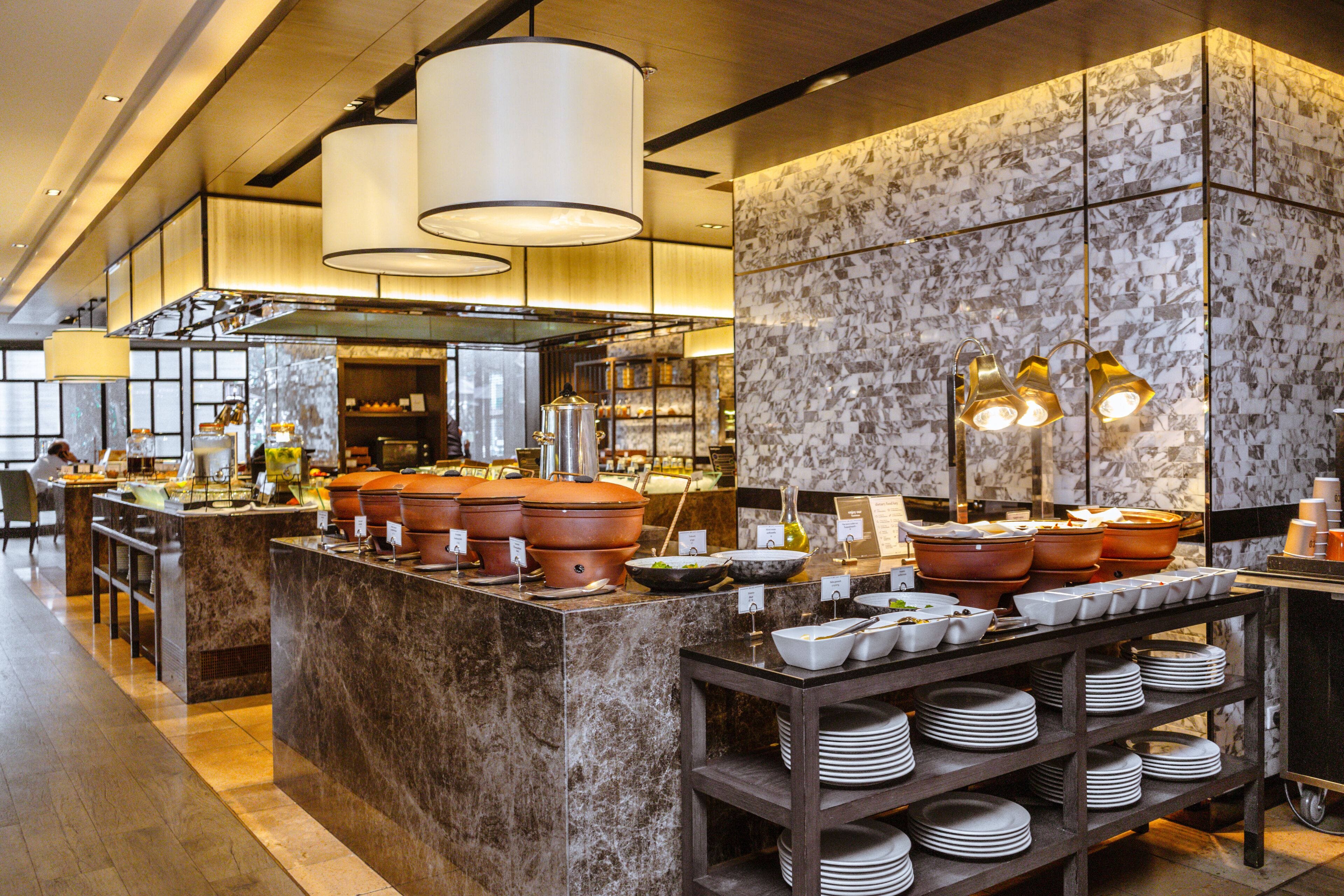 6 restaurants, breakfast, lunch, dinner served; international cuisine