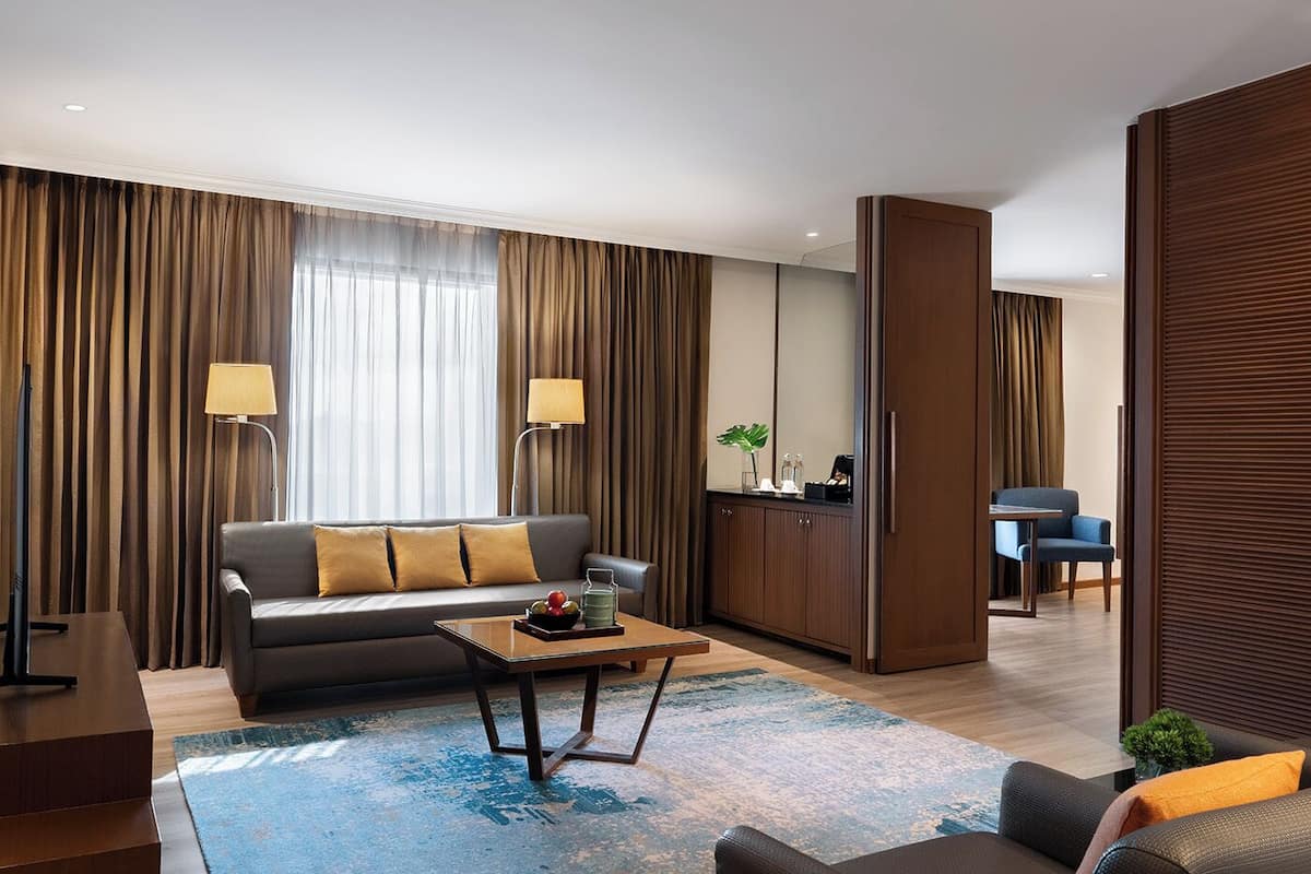 1 Bedroom Suite with Exclusive Benefits | 미니바, 객실 내 금고, 책상, 노트북 작업 공간