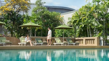 Outdoor pool, pool loungers