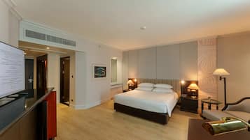 Premier Double Room | 1 bedroom, premium bedding, minibar, in-room safe