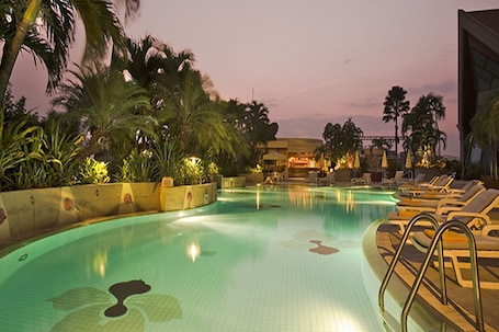 Outdoor pool. Pullman Khon Kaen Raja Orchid