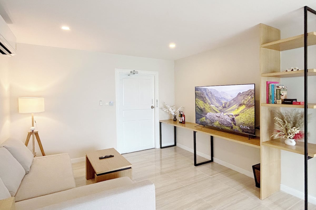 two-bedroom suite | living area | 32-inch flat-screen tv with cable channels, tv