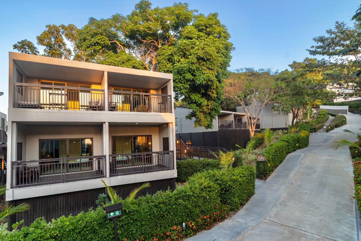 Hill Top Sunset Studio | Brankas dan didekorasi berbeda-beda