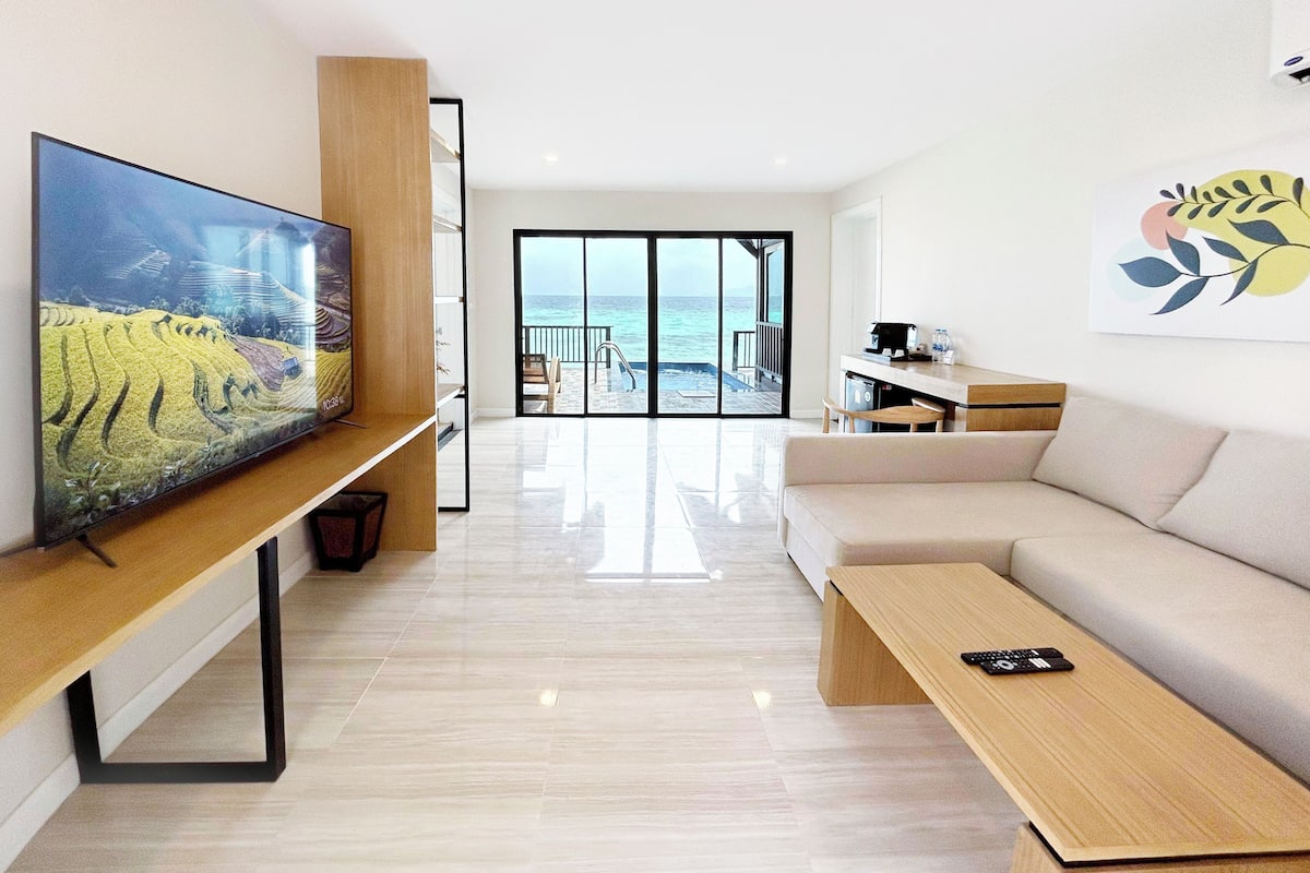 two-bedroom suite | living area | 32-inch flat-screen tv with cable channels, tv