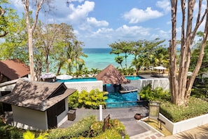 2 outdoor pools, pool umbrellas, sun loungers - Phi Phi Holiday Resort (Ko Phi Phi)