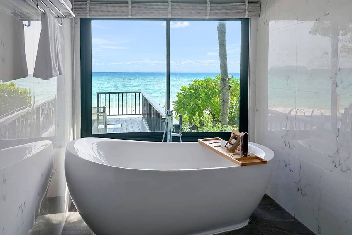 beachfront premier pool | bathroom | free toiletries, hair dryer, bathrobes, slippers