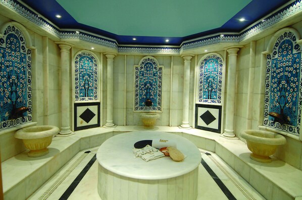 Indoor spa tub