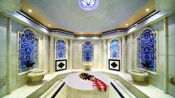 Couples treatment room(s), sauna, hot tub, steam room