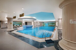 Indoor pool, open 10:00 AM to 10:00 PM, sun loungers - Eresin Hotels Topkapi (Istanbul)