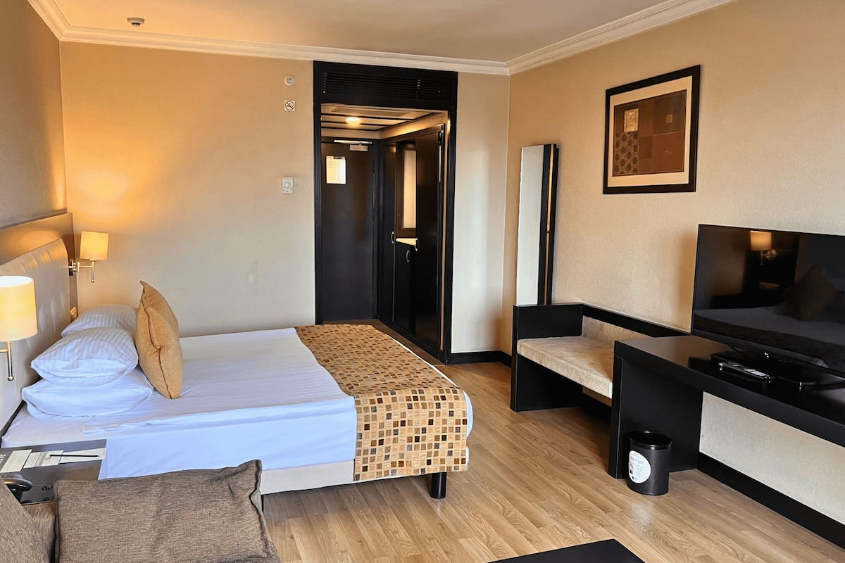 Deluxe Double Room With City View | Premium bedding, minibar, in-room safe, desk
