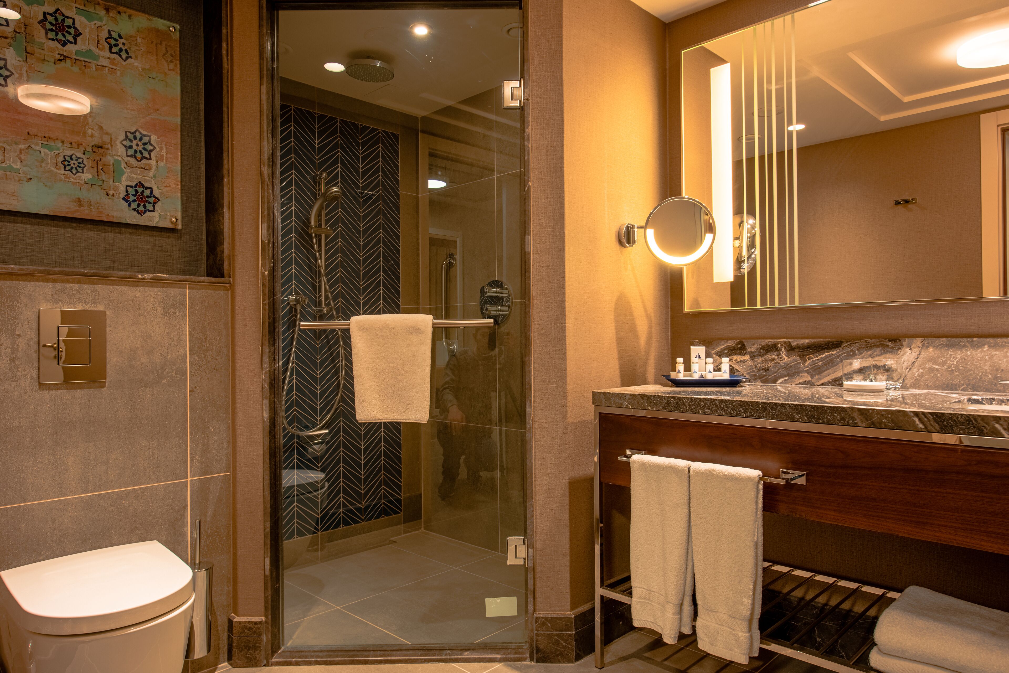 standard double room | bathroom | bathtub, free toiletries, hair dryer, bathrobes