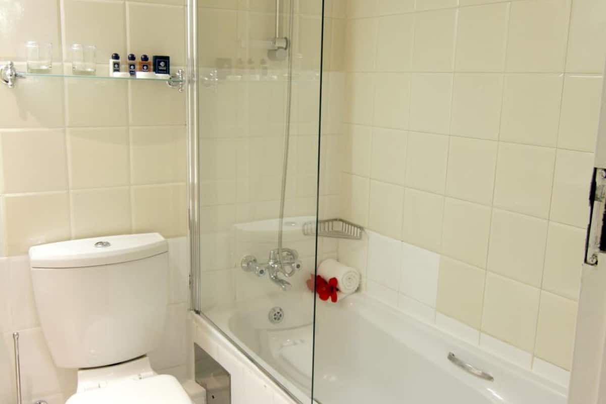 bathtub, eco-friendly toiletries, towels