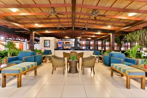 2 bars/lounges