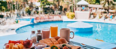 Free daily buffet breakfast