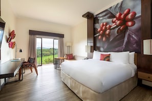 Down comforters, in-room safe, desk, laptop workspace - Costa Rica Marriott Hotel Hacienda Belen (La Asunción)