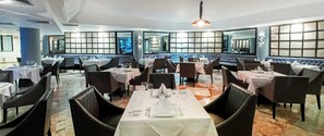 S'hi serveixen esmorzars, dinars i sopars 