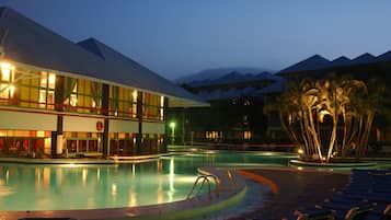 Outdoor pool, pool umbrellas, sun loungers