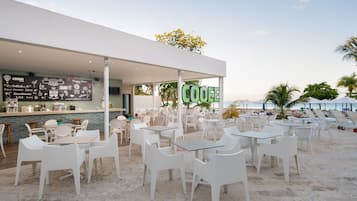 2 bars/lounges, swim-up bar