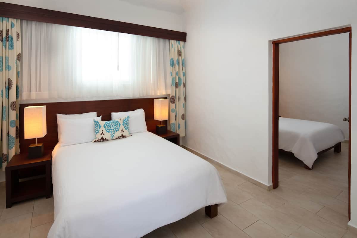 Standard Room Sin Balcon | Down comforters, pillowtop beds, in-room safe, desk