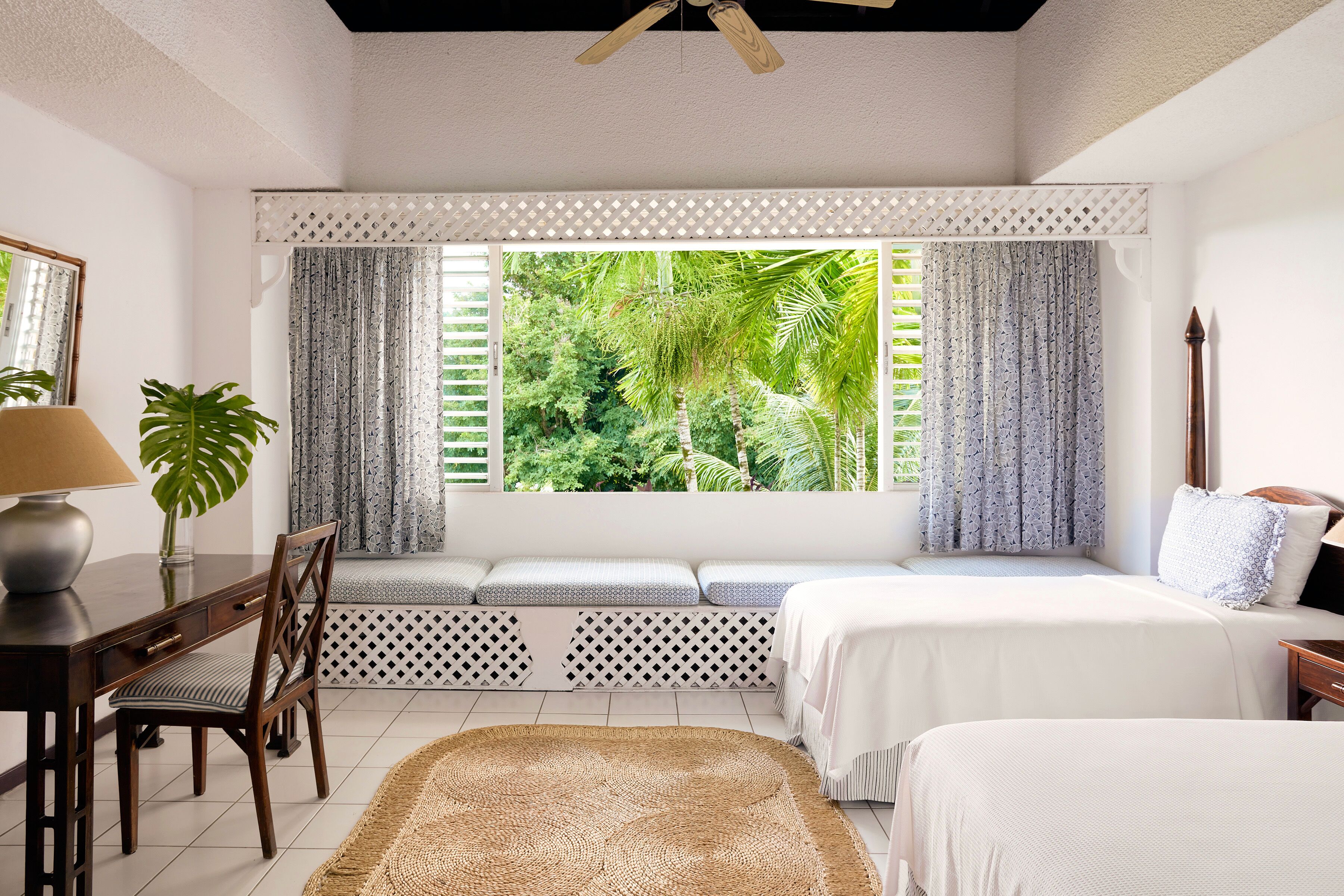 2 bedrooms, in-room safe, desk, iron/ironing board