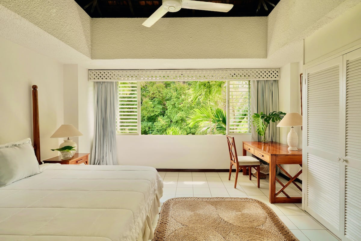 1 Schlafzimmer, Zimmersafe, Schreibtisch, Bügeleisen/Bügelbrett
