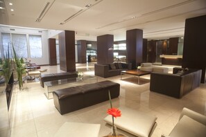 Coin salon dans le hall