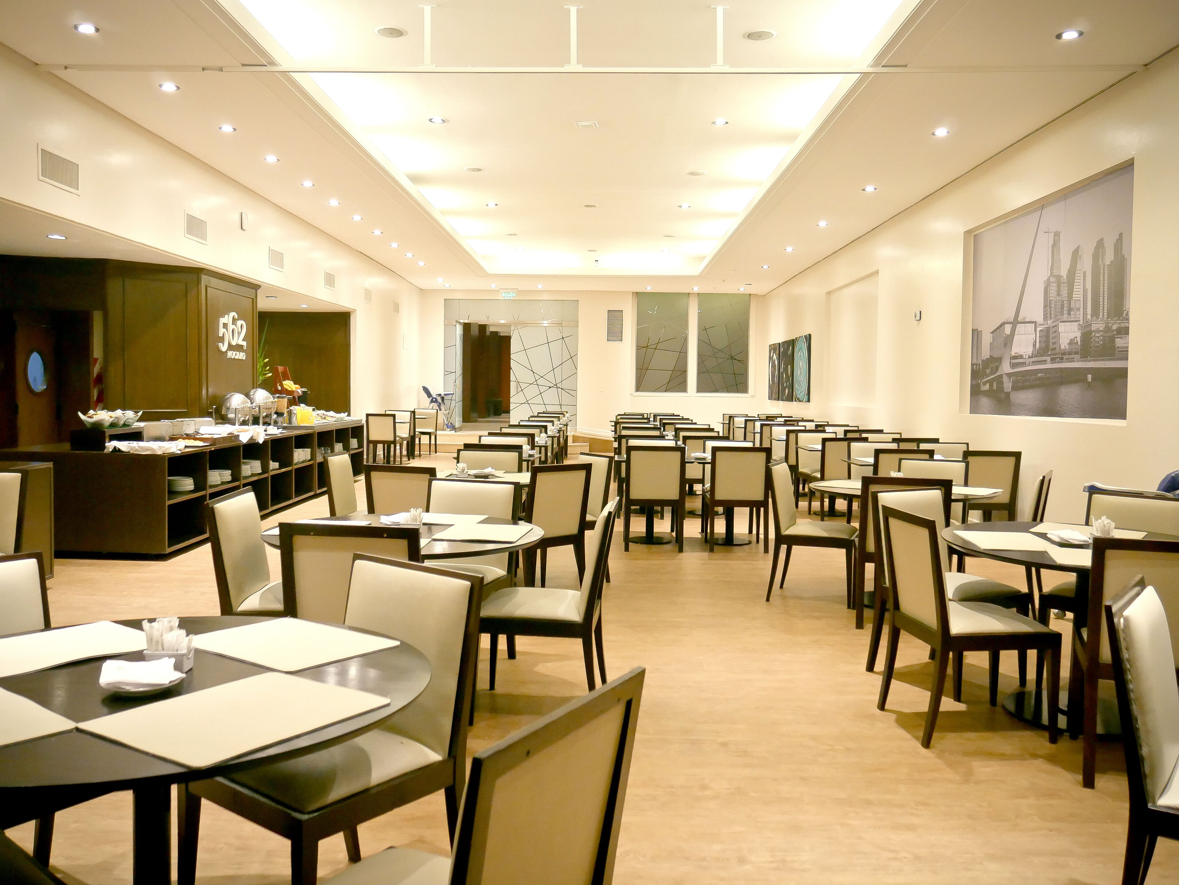 Termasuk sarapan masakan tempatan setiap hari 