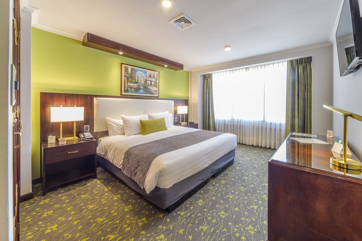 Phòng Suite Grand | Minibar, két bảo mật tại phòng, bàn, màn/rèm cản sáng 