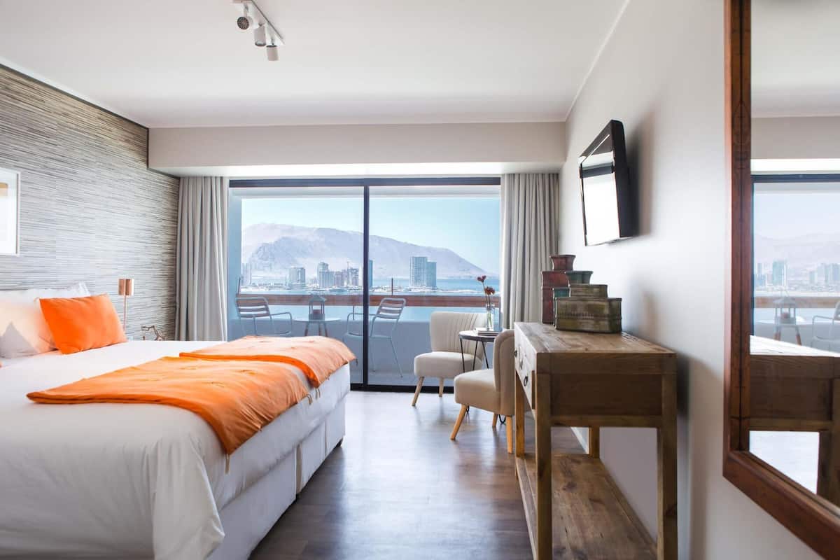 Pillowtop beds, minibar, in-room safe, desk