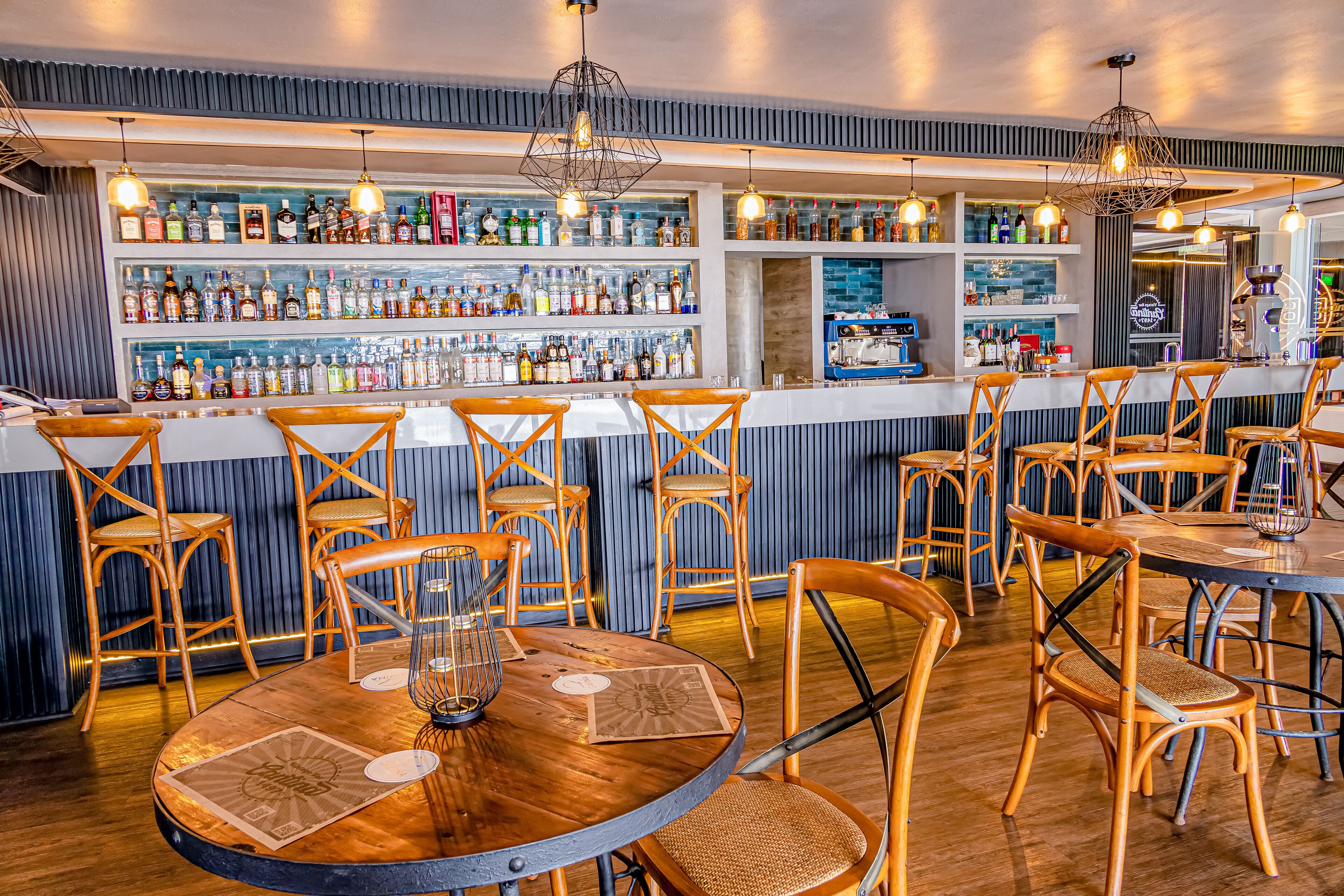 4 bars/lounges, poolside bar