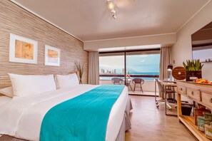 Phòng đôi Superior, quang cảnh biển | Nệm có lớp đệm bông, minibar, két bảo mật tại phòng, bàn 