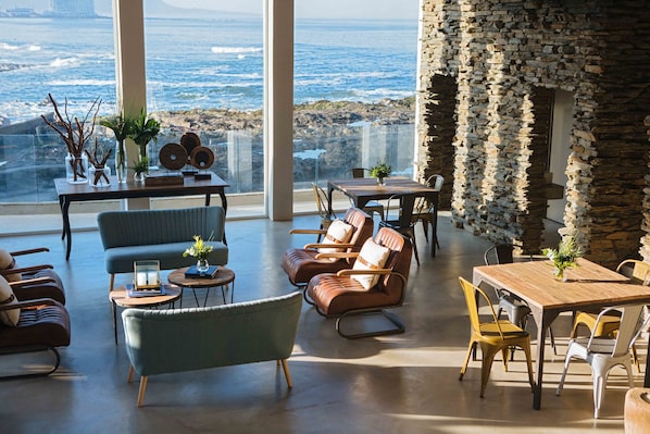 Coin salon dans le hall