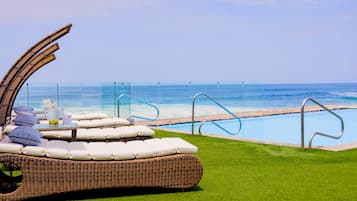 Outdoor pool, pool umbrellas