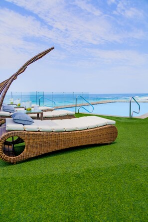 Outdoor pool, pool umbrellas