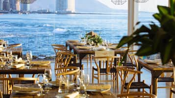 國際料理、海灘景觀