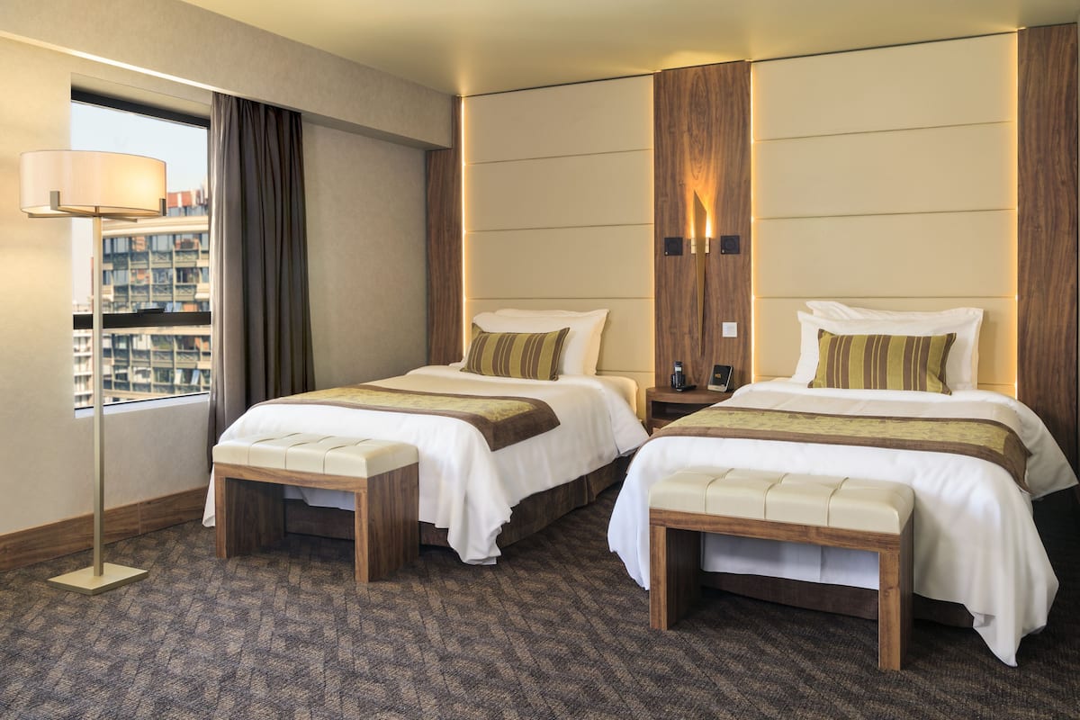 Premium bedding, down comforters, minibar, in-room safe