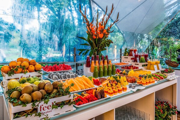 Daily buffet breakfast for a fee - NH Collection Bogotá Teleport Royal (Bogotá)