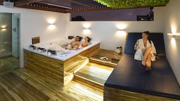 Bồn tắm spa ngoài trời